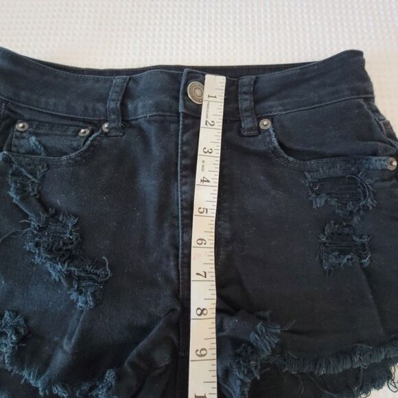 American Eagle size 2 Hi-rise distressed Black Stretch 2" Shortie denim shorts - Picture 5 of 12
